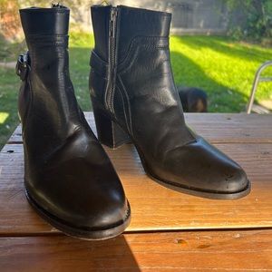 FRYE Janis Shield Short Black Leather Ankle Heeled Bootie 9